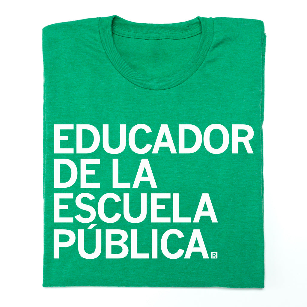 Heather green t-shirt with the white text EDUCADOR DE LA ESCUELA PÚBLICA printed on the front.