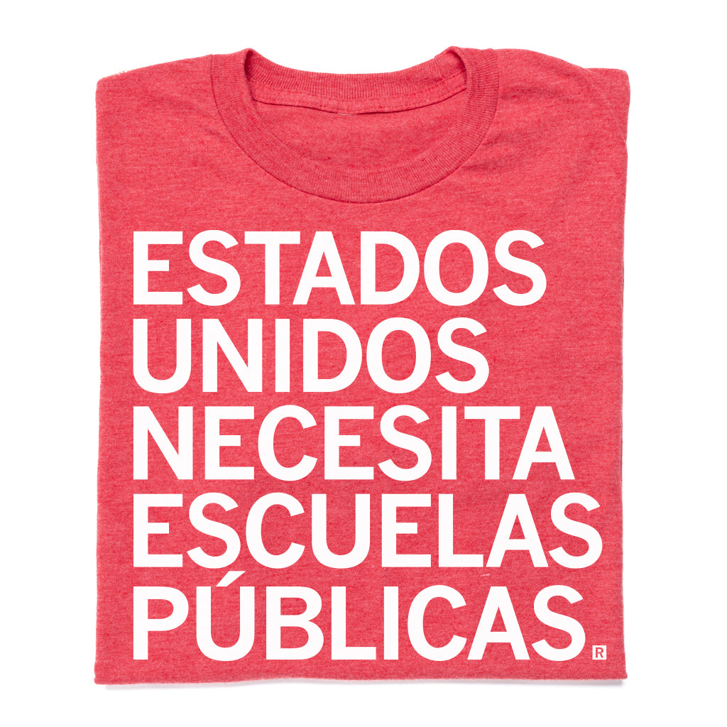 Red heather RAYGUN t-shirt with white text that reads ESTADOS UNIDOS NECESITA ESCUELAS PÚBLICAS.